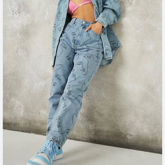 Missguided Faces Line Art Print High Rise Tapered Mom Jeans Blue 4P Petite - Picture 4 of 13